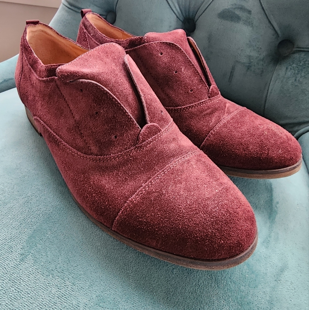 Women's Suede Flats - Burgundy